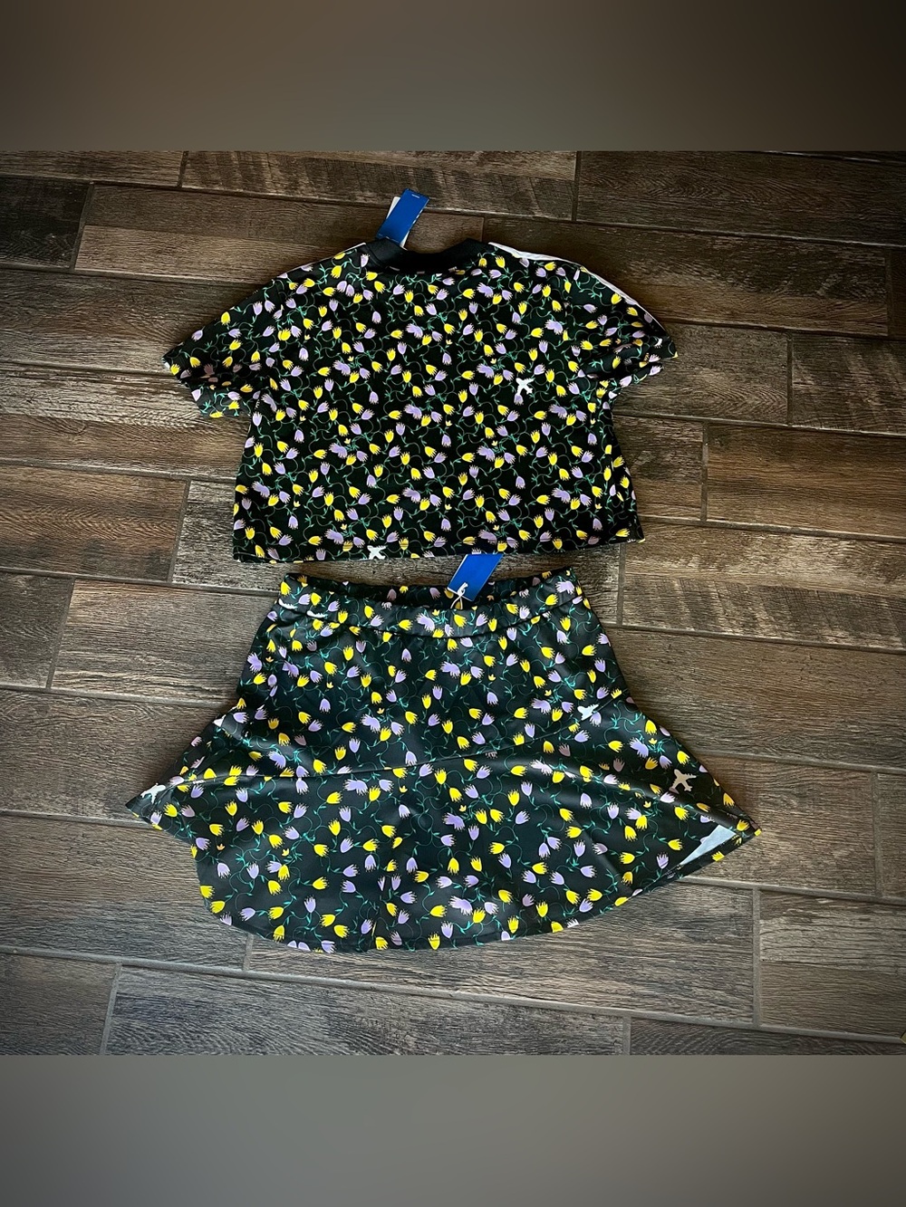 Adidas black lavender & yellow floral AOP skirt and cropped t shirt set L - Picture 2 of 12